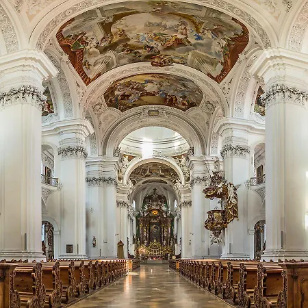 מלון Akademie Der Dioezese 3*